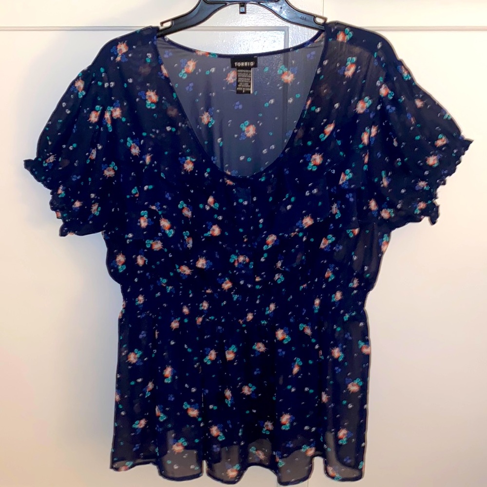 Torrid Sz. 2 - Sheer Blue floral Top - Gorgeous ruffle accents w/buttons